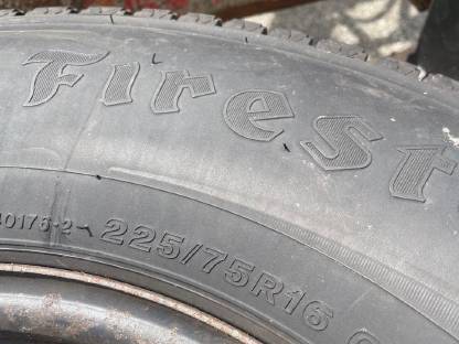 Bild 2:Winterreifen 225/75R16