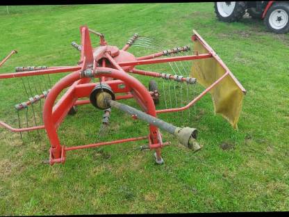 Bild 2:Schwadkreisel Pöttinger 272 VB