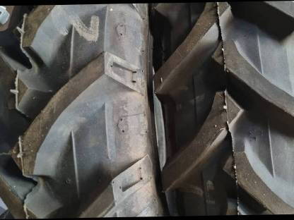 Bild 2:Zwillingsräder Zwillingsreifen Trelleborg 8.3 R24