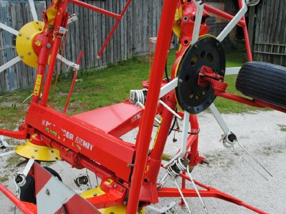 Bild 5:Pöttinger Kreiselheuer Eurohit 69N