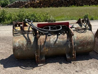 Bild 2:Volvo Radladerschaufel mit Niederhalter