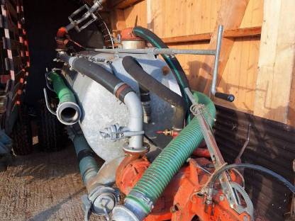 Bild 2:Vakuumat Hochdruck Güllefass