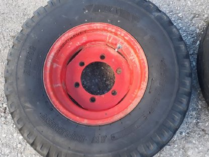 Bild 3:Kompletträder BKT 11.5/80-15.3