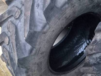 Bild 2:Michelin Power CL 440/80 R24