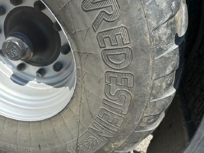 Bild 2:Vredestein 560/60 R 22,5 161 D