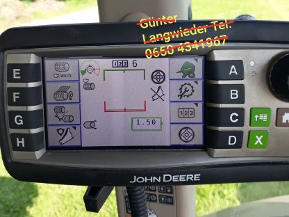 Bild 9:John Deere V451R Rundballenpresse