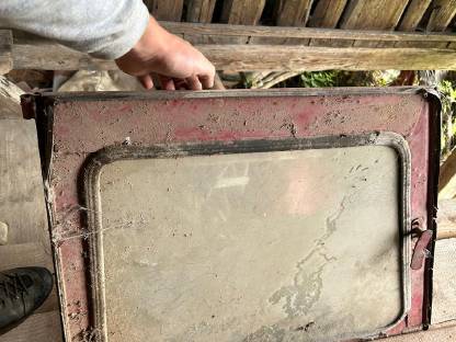 Bild 2:Linkes Türfenster Steyr 760