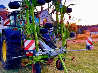 Bild 2:CLAAS Volto 1100 - Zetter, Heuwender, Kreisler, Kreiselheuer