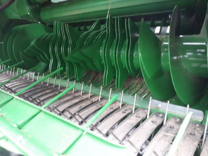 Bild 6:John Deere V451R Rundballenpresse