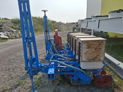 Bild 3:Monosem NG+ 4R 6-reihige Einzelkornsämaschine