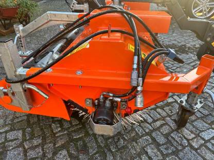 Bild 3:Talex Kehrmaschine 1,5 m Front- und Heckschlepper Radlader