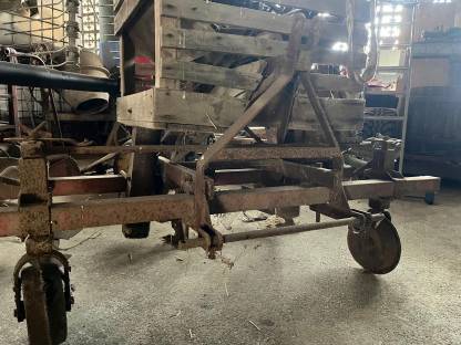 Bild 3:Motormäher, Erdäpfelroder und -legemaschine, Fahrgestell