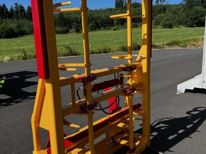 Bild 4:Ballengabel mit Greifer