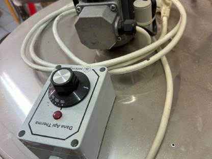 Bild 3:CFM Fritz Entdeckelungswachsschmelzer und Honigauftaugerät