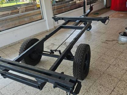 Bild 3:Traktor Oldtimer Anhänger Rahmen