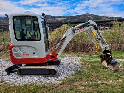 Takeuchi TB216 Schnellwechsler mit 3 Löffeln