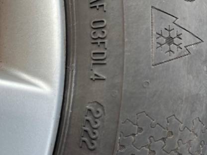 Bild 2:Original VW Alufelgen mit neuwertigen Winterreifen