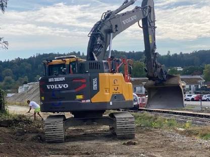 Bild 2:Bagger-Abbrucharbeiten, Forstwegebau