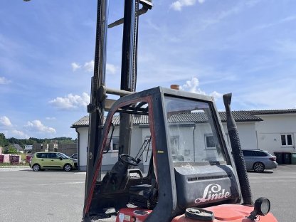 Bild 3:Linde H25D-03, 2.500 kg, verstellbare Zinken
