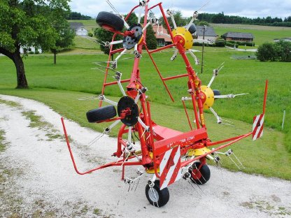 Bild 6:Pöttinger Kreiselheuer Eurohit 69N