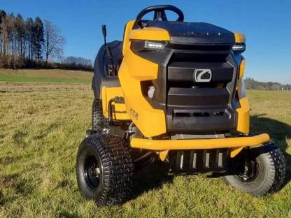 Bild 7:Cub Cadet Rasenmähtraktor XT2QR106