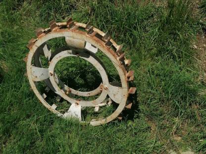 Bild 4:Zwei Eisenräder für Heuraupe