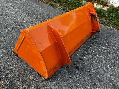 Bild 2:Hauer Erdschaufel 1.800 mm