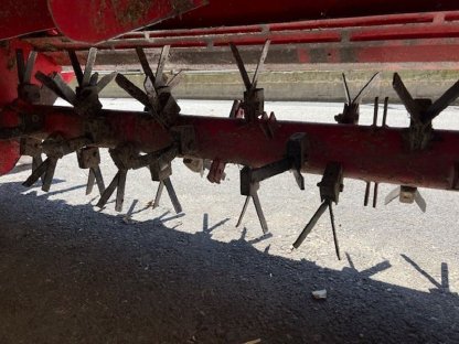 Bild 2:Pöttinger Aufbereiter für NOVACAT 3 m