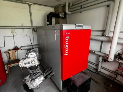 Hackgutheizung Fröling T4-150