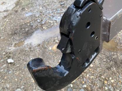 Bild 7:Adapter von Weidemann auf 3-Punkt Kat II