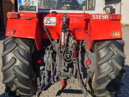 Bild 4:Traktor Steyr 8070 mit Frontlader und Heckgewicht
