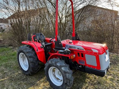 Carraro Tigre Country 4400 mit Frontlader