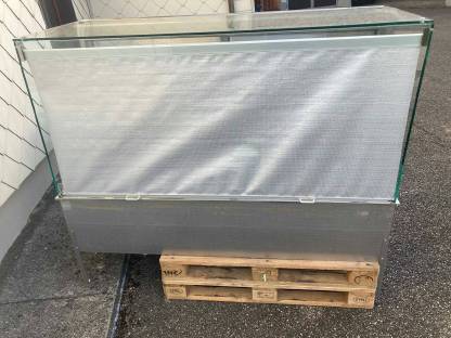 Bild 4:Glasvitrine mit Unterbau