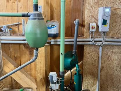 Bild 7:Komplett bestückter Ziegen/Schafmelkstand inkl. GEA Technik