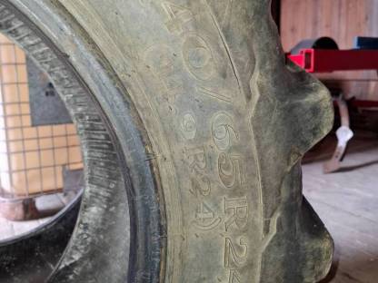 Bild 3:Reifen 440/65-R24