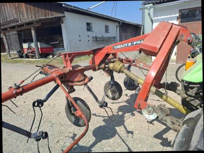 Bild 2:Deutz-Fahr Kreiselheuer KH400