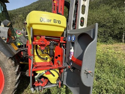 Bild 2:Kverneland Feldspritze ixter B10