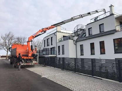 Bild 4:Baggerarbeiten, Erdbau, Erdbewegung, Transporte, Kran