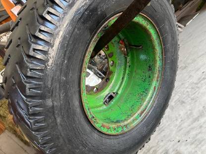 Bild 9:Lkw Reifen 9.00-20