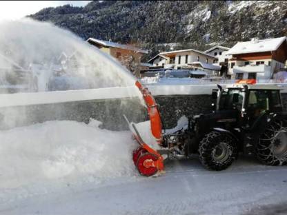 Schneeschleuder Salzstreugerät