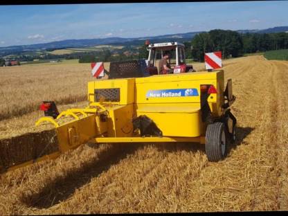Presse kleine Heu- und Strohballen New Holland BC 5060