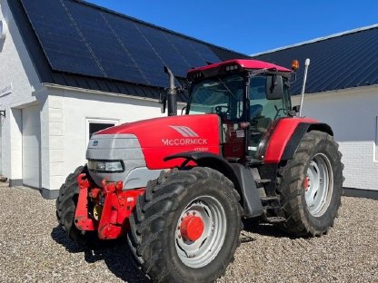 Traktor McCormick XTX200