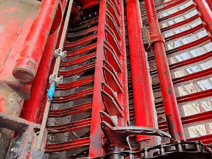 Bild 2:Pöttinger Erntewagen 1