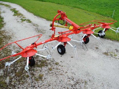 Bild 2:Pöttinger Kreiselheuer Hit 54N