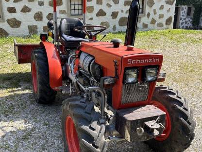 Bild 9:Schanzlin Gigant 300 B, seltener Weinbautraktor