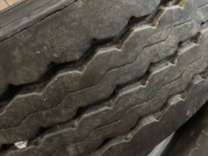 Bild 6:Tiefladerreifen Felgen 215/75R17,5