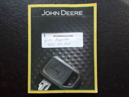 Bild 7:John Deere V451R Rundballenpresse