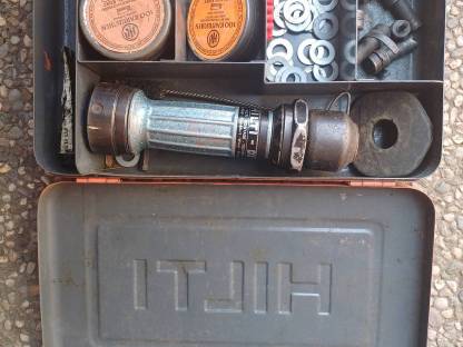 Bild 7:HILTI BOLZEN SETZGERÄT MIT ZUBEHÖR