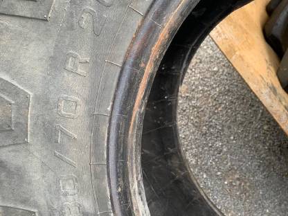 Bild 3:Traktorreifen 480/70R30, 380/70R20