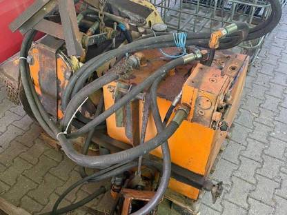 Bild 9:Mercedes Benz MB Trac 700 mit Kran und diversen Anbauteilen